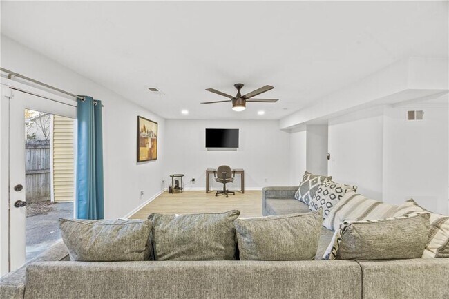 Building Photo - 2858 Spring Villa Ln