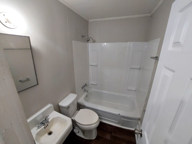 Building Photo - 1411 Underwood Ave