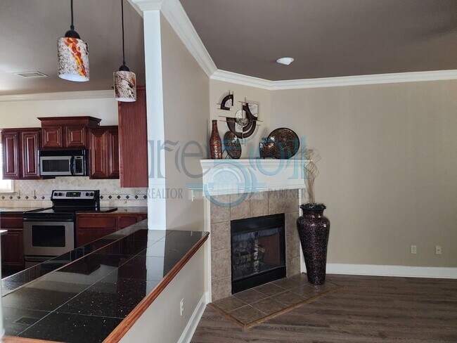 Building Photo - A Beautiful 3BR 2BA Home in WLR