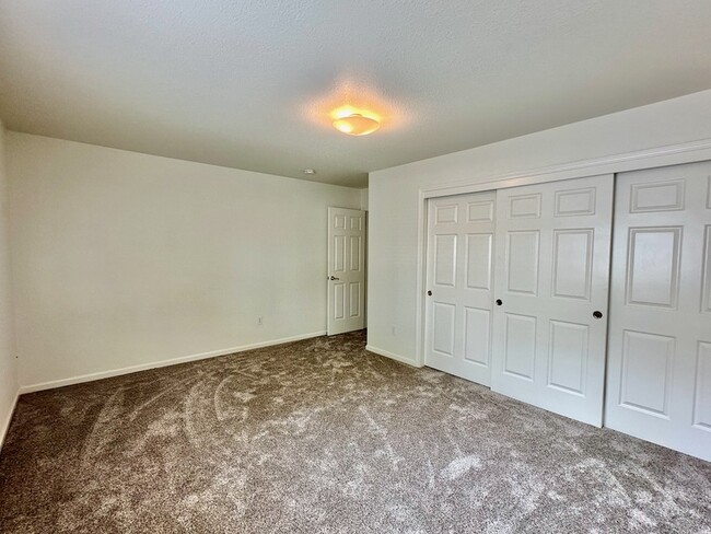 Building Photo - 515 Adriana Pl