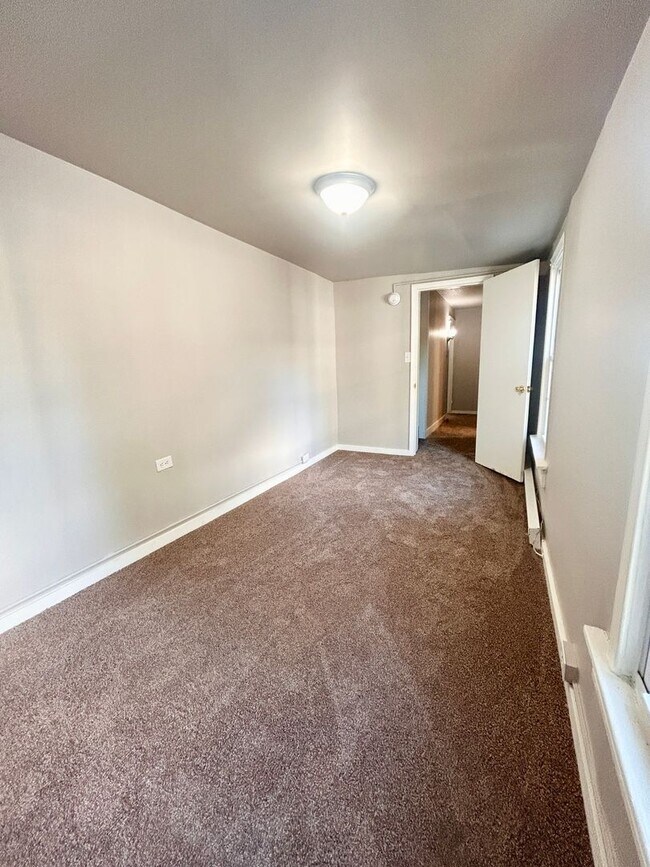 Building Photo - 539 1/2 Green St – 3 Bed, 1 Bath Home in L...