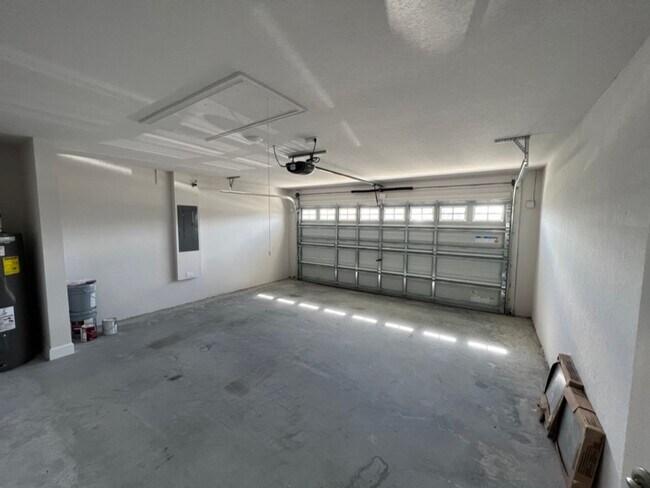 Building Photo - Rent this brand-new home in Davenport today!