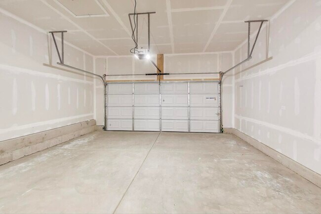 Building Photo - 2240 Bent Grass Wy