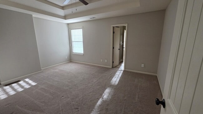 Building Photo - Beautiful 2 Bedroom Townhome in North Kans...