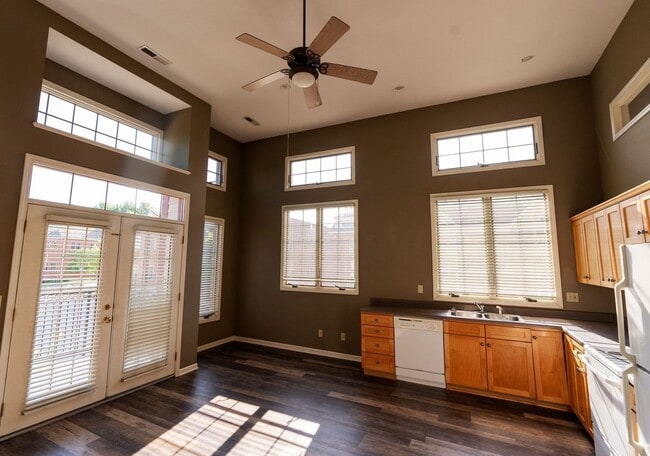 Building Photo - 1BR/1BA, Cherry Hill, Upscale Loft with Balcony!