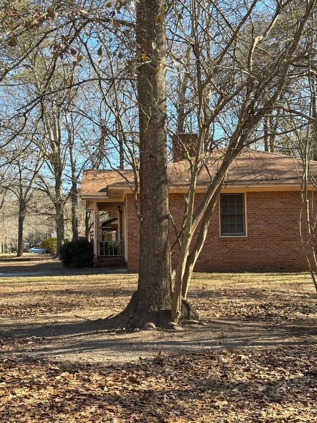 Building Photo - 1460 Crowndale Dr