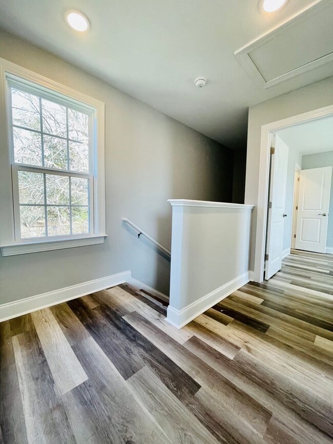 Building Photo - Adorable 2bd/2.5ba cottage in downtown Aynor - Ready for move in!!