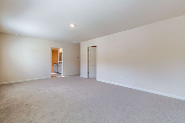 Building Photo - Spacious Family Home for Rent in Fairburn,...