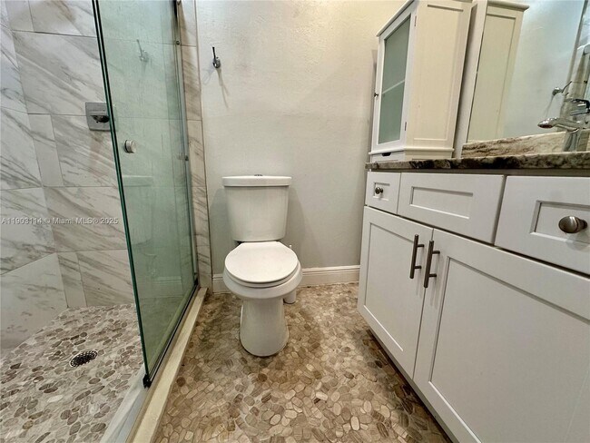 Building Photo - 6300 Royal Woods Dr