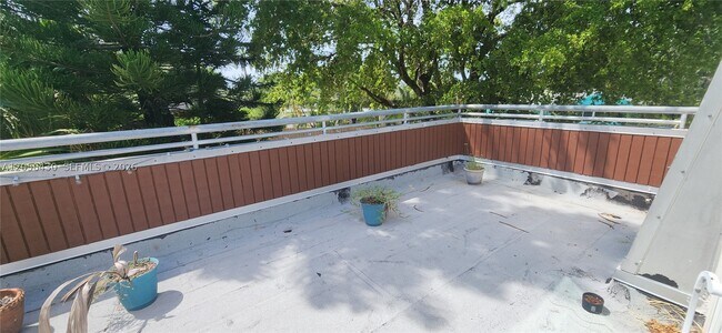 Building Photo - 4081 NE 14th Ave