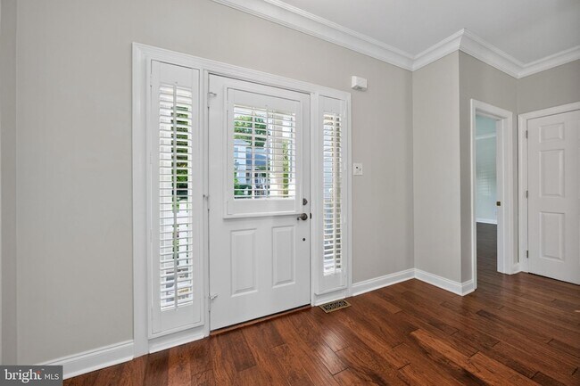 Building Photo - 563 Gramercy Ln
