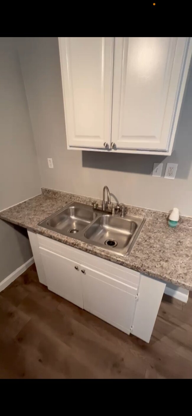 Building Photo - 2705 Lorraine St