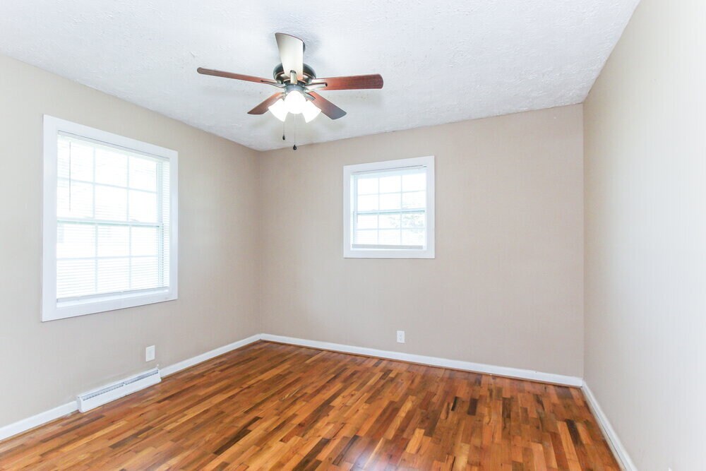 Building Photo - 913 5th Way