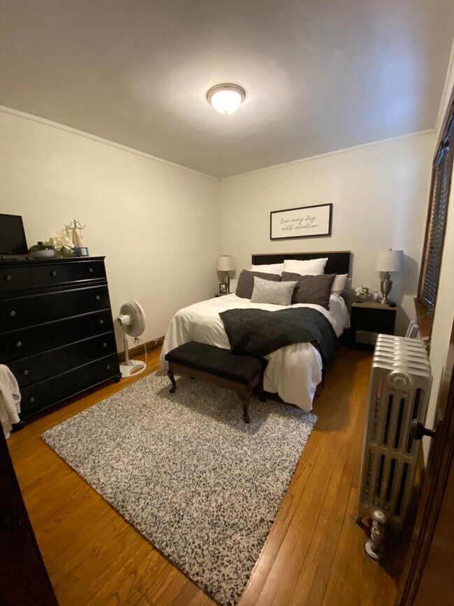 Building Photo - 1427 N Artesian Ave