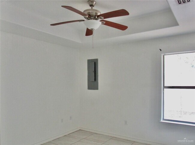 Building Photo - 15 W Harrison Ave