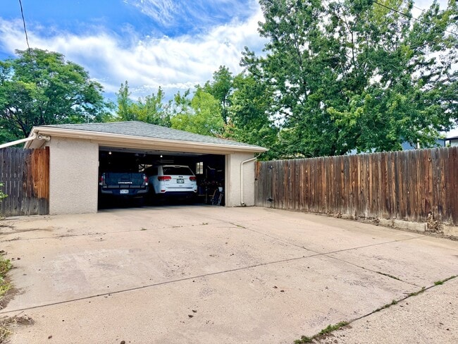 Building Photo - 2515 W 39th Ave