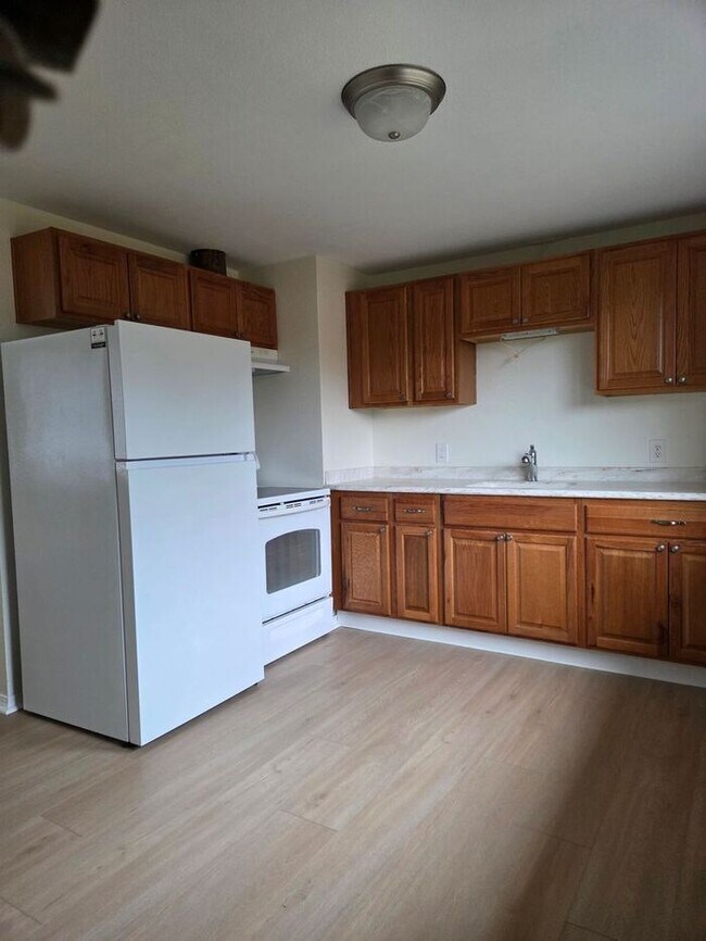 Building Photo - Exceptional North End 2 Bedroom Duplex!