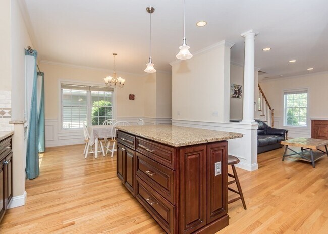 Building Photo - 67 Trimount Ave