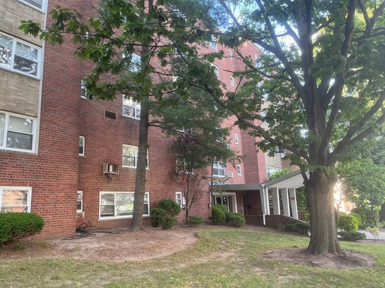 Building Photo - 1575 Center Ave