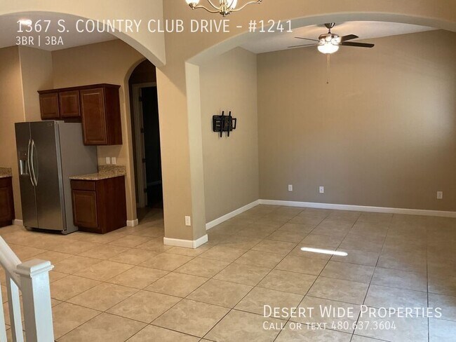 Building Photo - 1367 S Country Club Dr