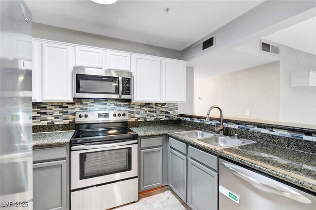 Building Photo - 2121 Blue Breeze Dr