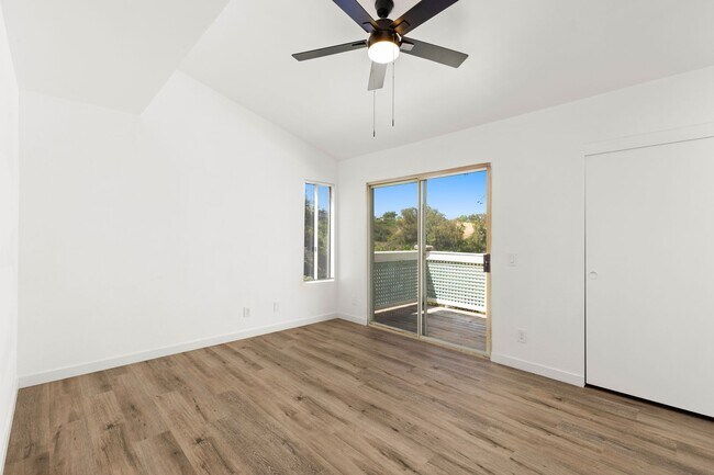 Building Photo - BRAND NEWLY RENOVATED 3BD/2BA Condo in the...