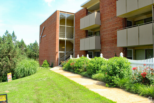 Building Photo - Geneva Apartments