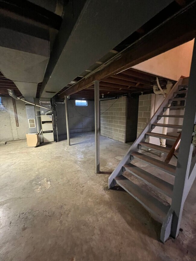 Building Photo - Indian Hills 3 Bedroom 1.5 Bath