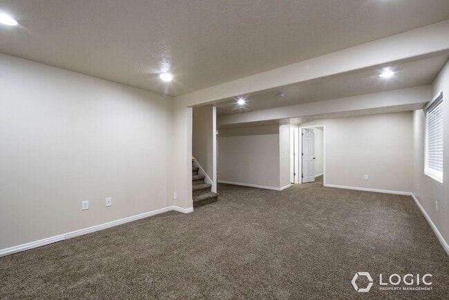 Building Photo - Beautiful Home in Orem!