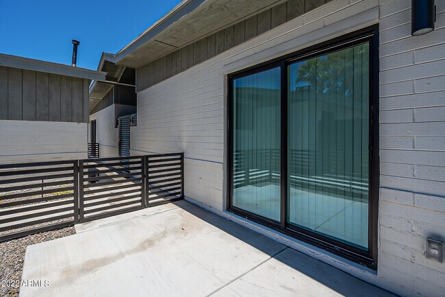 Building Photo - 6227 N 13th Pl