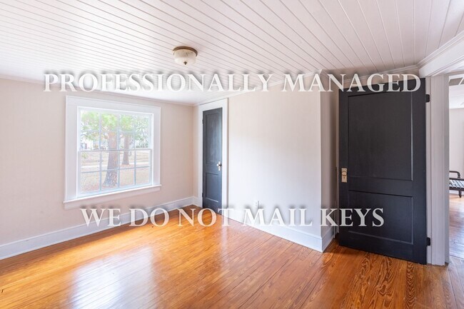 Building Photo - 321 E Branch St