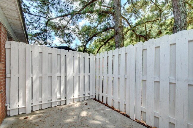 Building Photo - 136 Railroad Ridge Rd