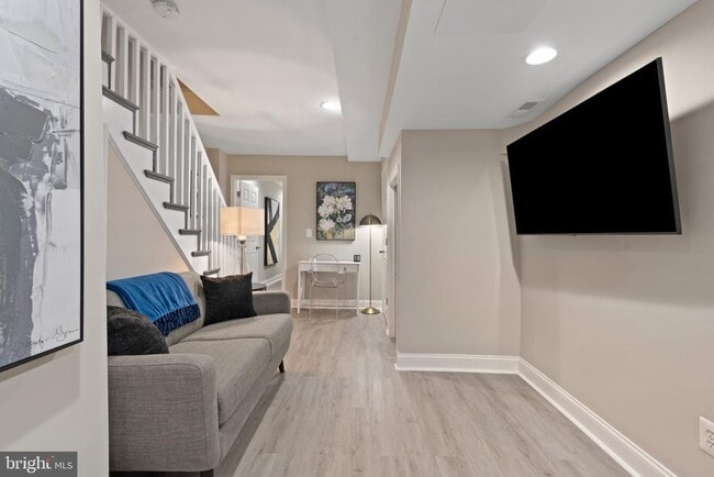 Building Photo - 2219 E Chase St