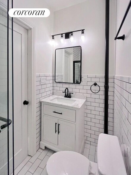 Building Photo - 158 Weirfield St