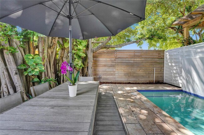 Building Photo - 3465 SW 3rd Ave