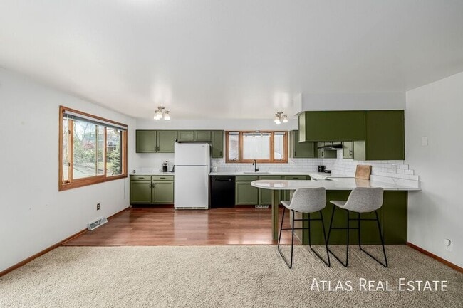 Building Photo - 4620 W 108th Pl