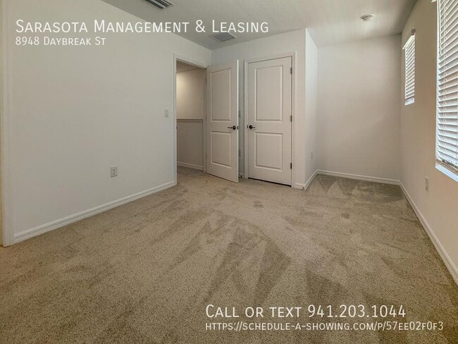 Building Photo - 8948 Daybreak St