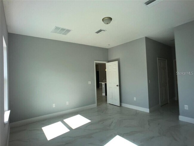 Building Photo - 205 Flounder Pl