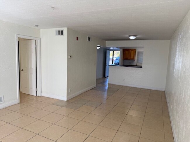 Building Photo - Gorgeous Sunset views. 2 bedroom 2 bath condo