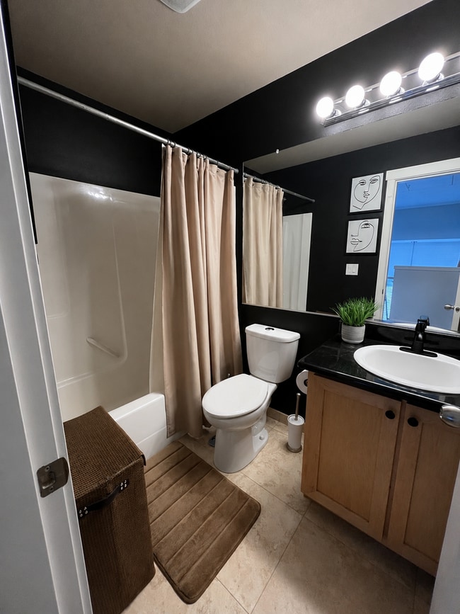 Building Photo - Beautifully updated end-unit townhome just one block from Progress Lake.