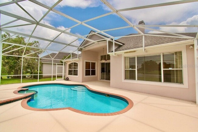 Building Photo - 1707 Golfview Dr