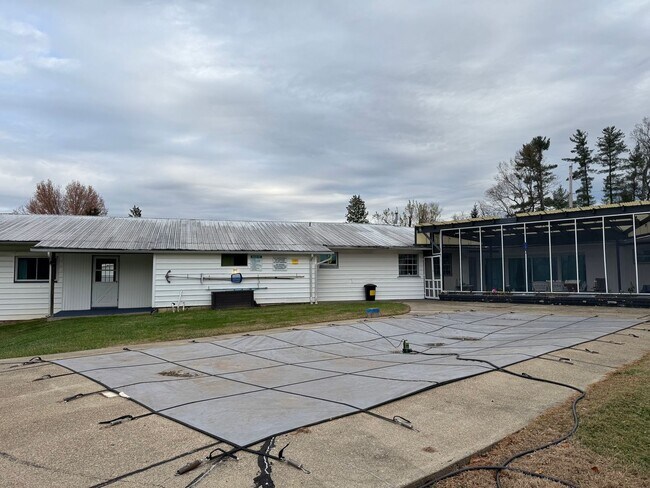 Building Photo - 4813 Sayre Ave