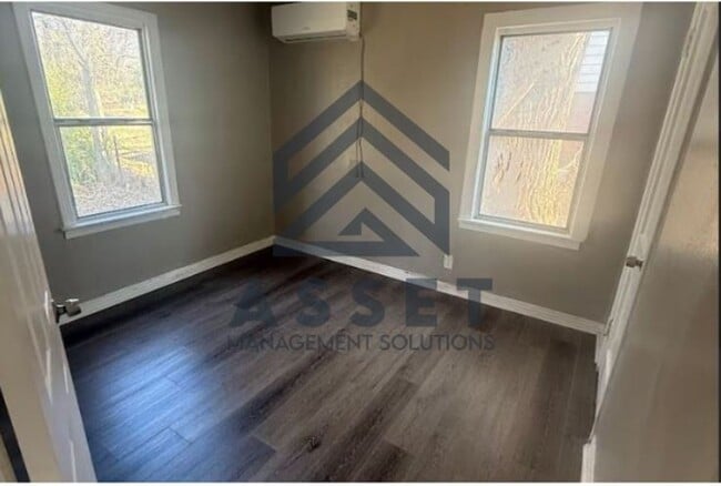 Building Photo - Adorable 2 Bed 1 Bath Home!