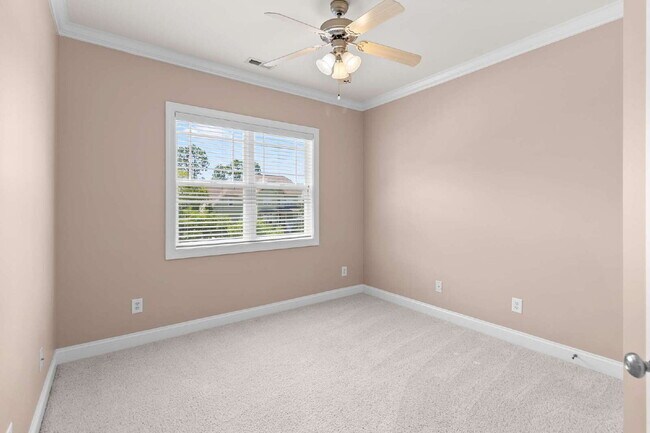 Building Photo - Spacious 4-Bedroom Home for Rent in Kings Grant Fayetteville – 15 Minutes from Fort Bragg