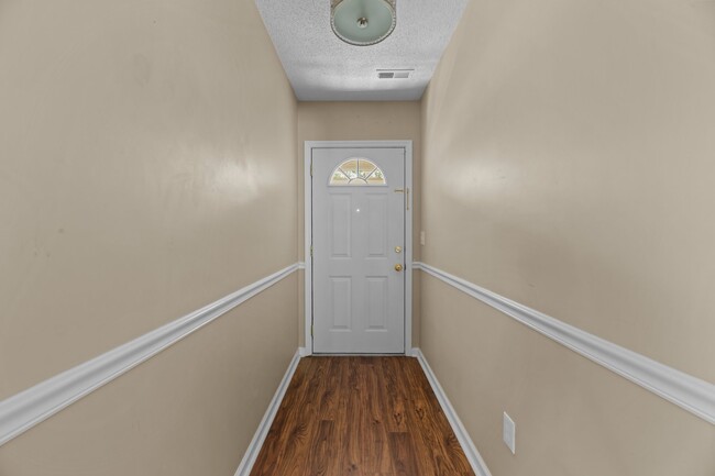 Building Photo - 104 Monterey Cir
