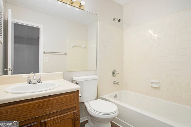 Building Photo - 5731 Wells Cir
