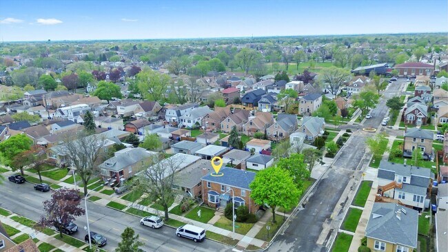 Building Photo - 3456 N Oak Park Ave
