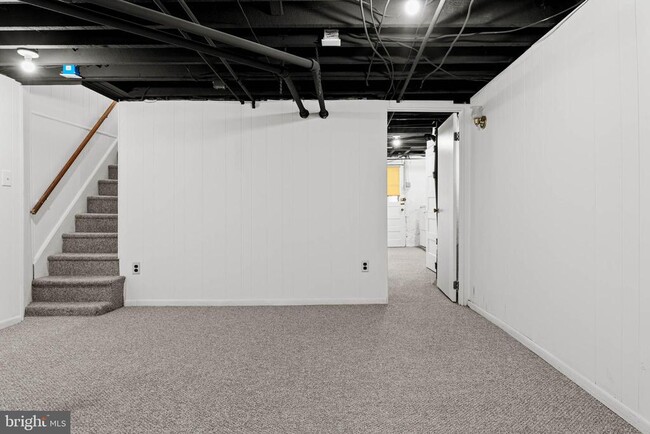 Building Photo - 137 Kenilworth Rd