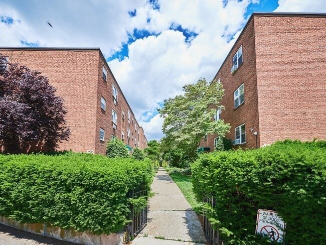 Building Photo - 49 Colborne Rd