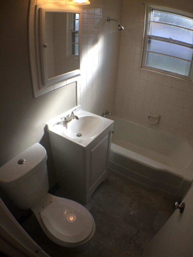 Building Photo - 6611 Pratt St